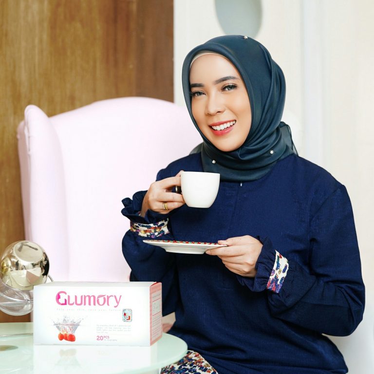 Fitri Tropica Minum Glumory Beauty Booster Drink